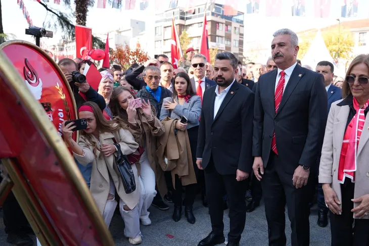 CHP Bursa İl Başkanlığı Cumhuriyet’in 101. yılını coşkuyla kutladı